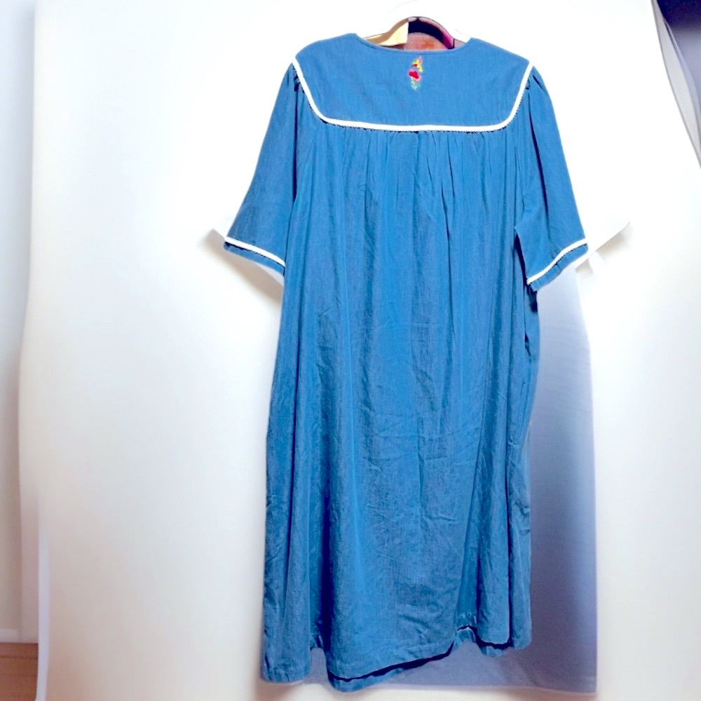 Go Softly Patio Dress Women's M MuuMuu bird Embroidered Chambray Blue Denim NEW - Picture 3 of 13